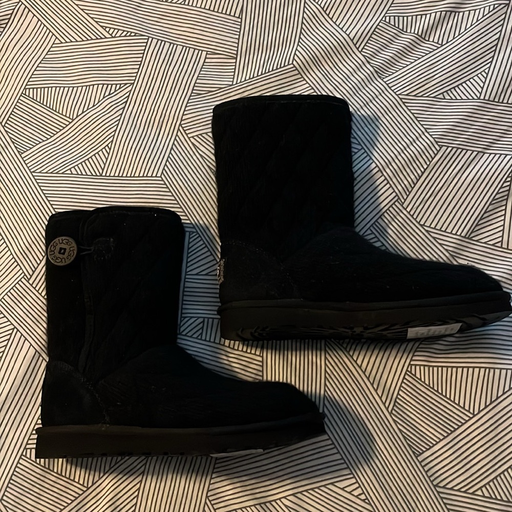 UGG Mountain Quilted Short Boot NIB Women’s size 7 in Black